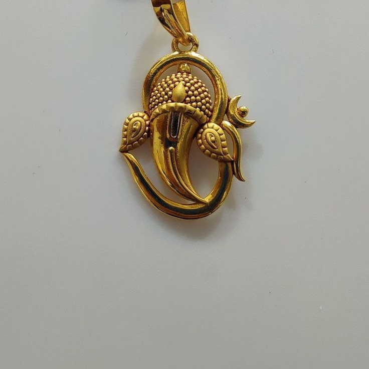 Mens gold pentent