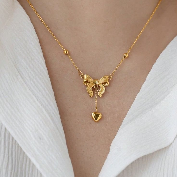 Women gold pendent