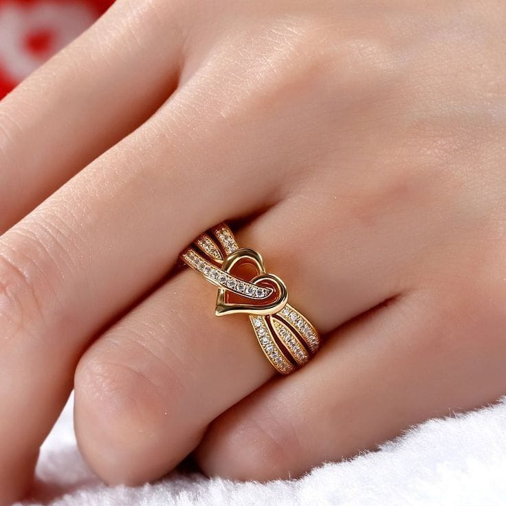 Women's diamond ring