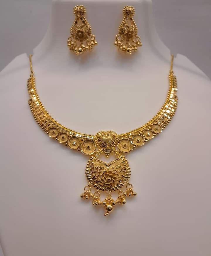 Short necklace