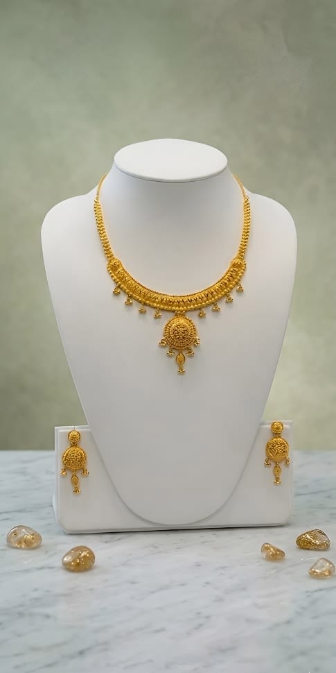 Short necklace