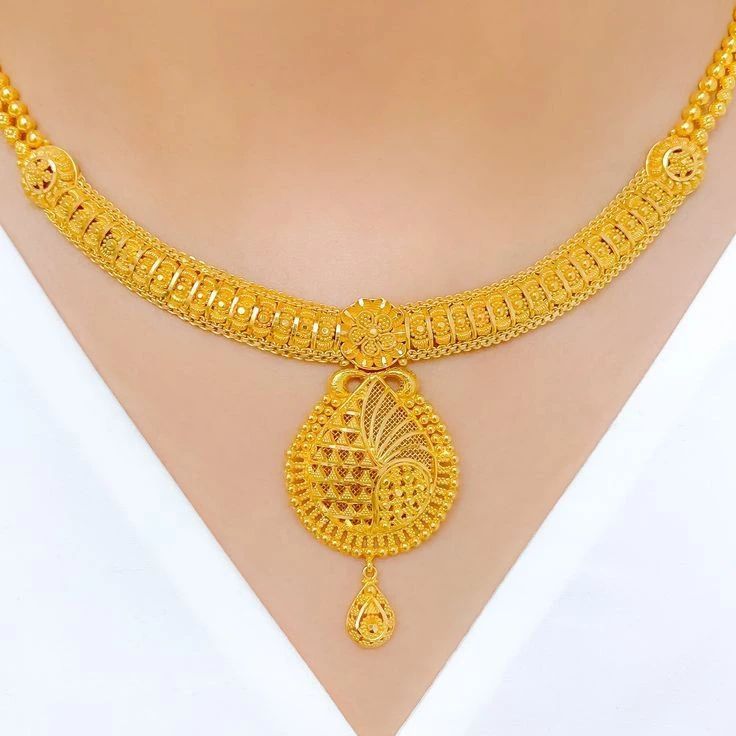 Short necklace