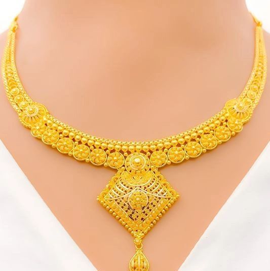 Short necklace