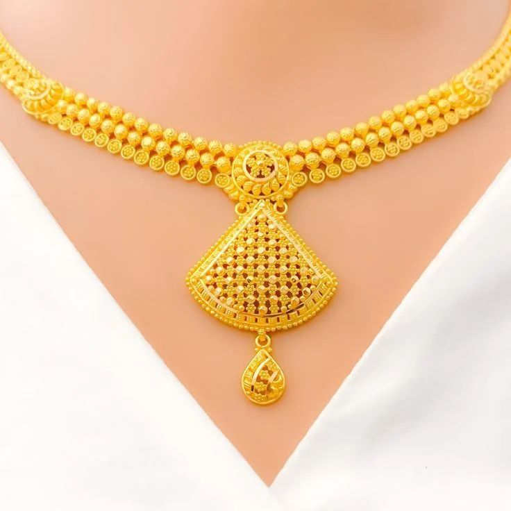 Short necklace