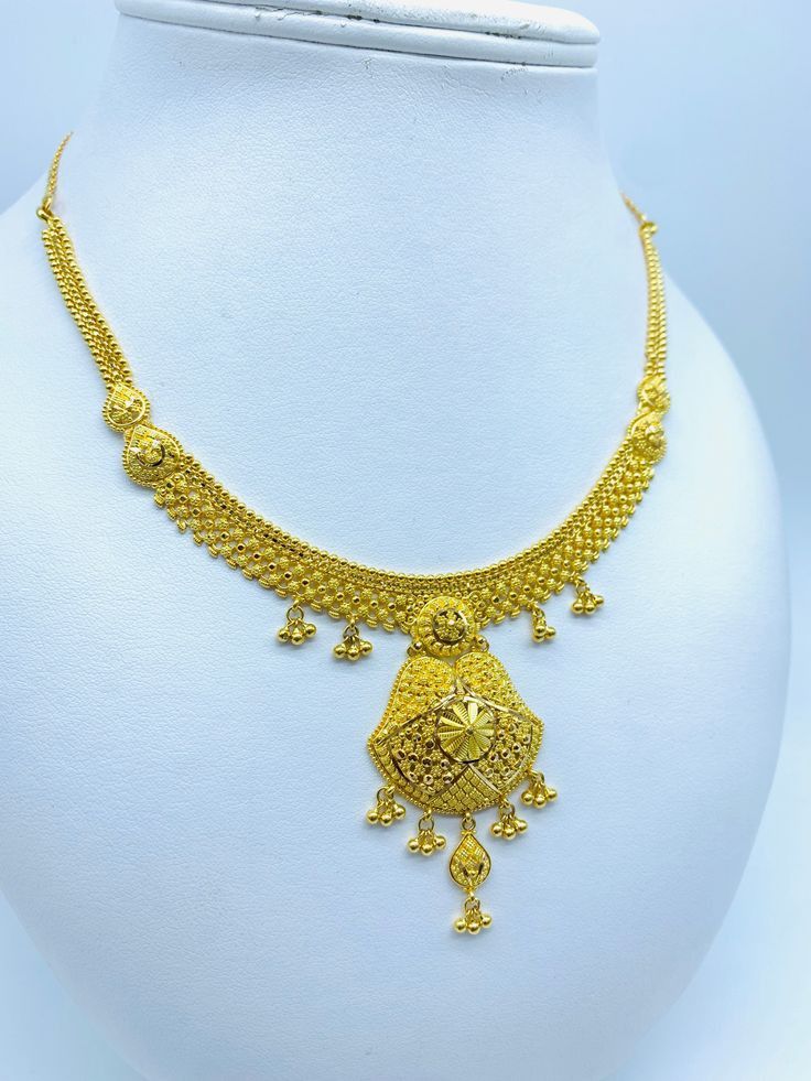 Short necklace