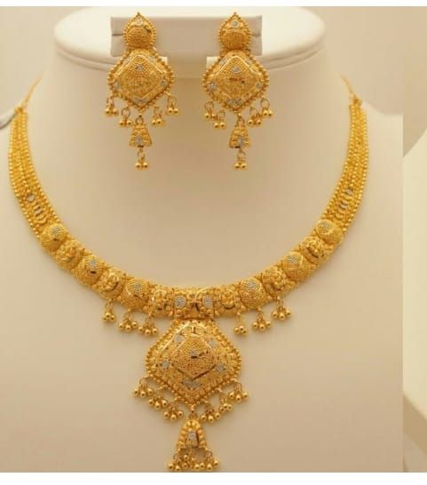 Short necklace