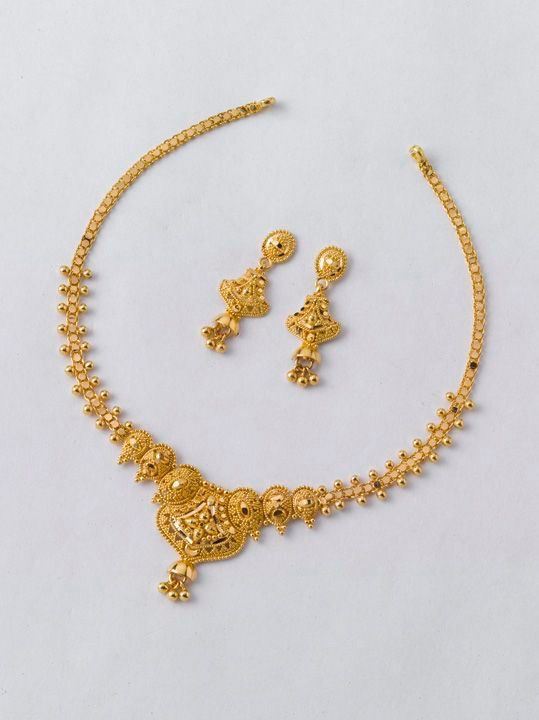 Short necklace